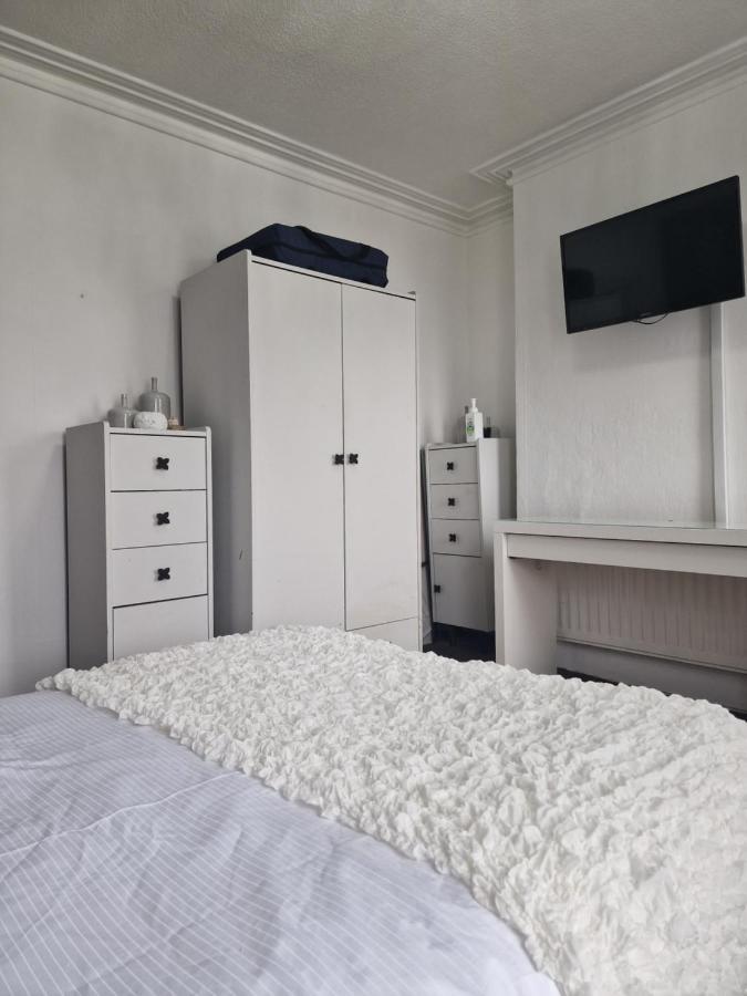 Double Rooms, Free Continental Breakfast, Pics And Full Address Sent After Booking, 2 Miles To City Centre Belfast Exterior photo